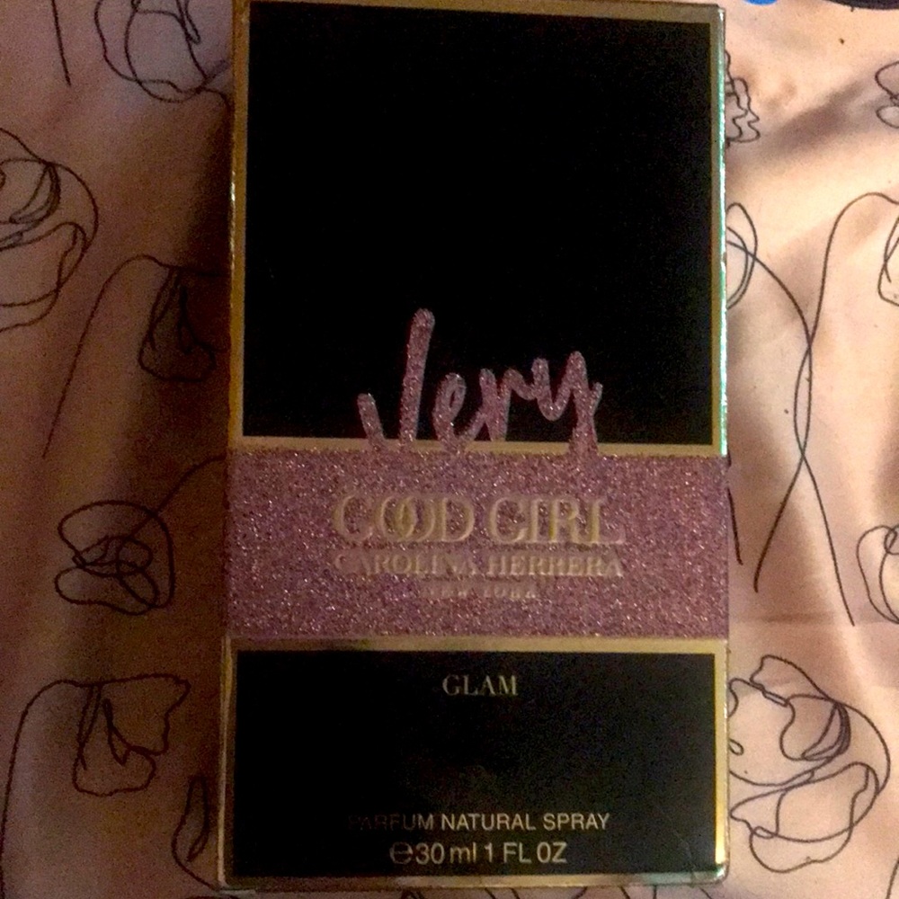 Very Good Girl Carolina Herrera New York~ Glam